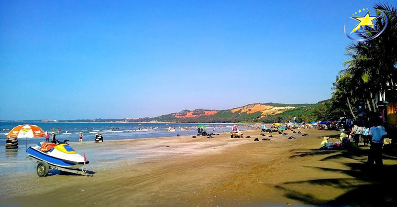 Tắm biển tại Hòn Rơm Mũi Né