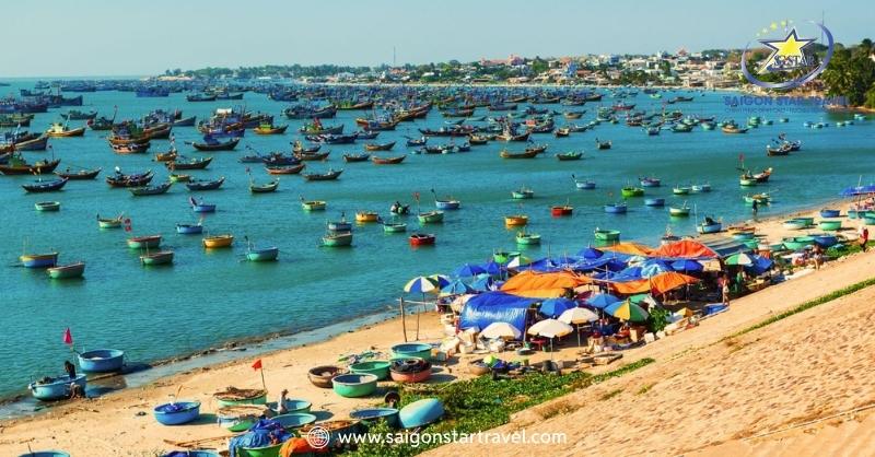 Làng chài gần Hòn Rơm