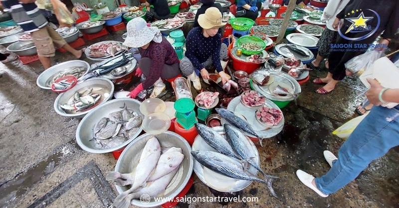 Hải sản tại bãi biển Hòn Rơm