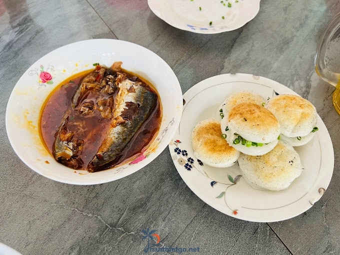 Cách ăn bánh căn Bình Thuận