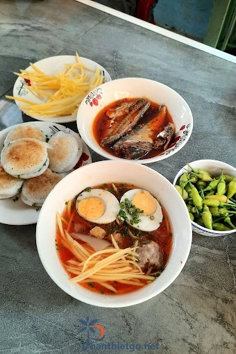 Bánh căn Phan Thiết nóng giòn