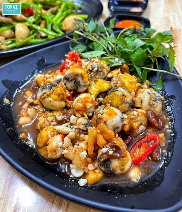 Ẩm thực phong phú gần cầu Hóa An