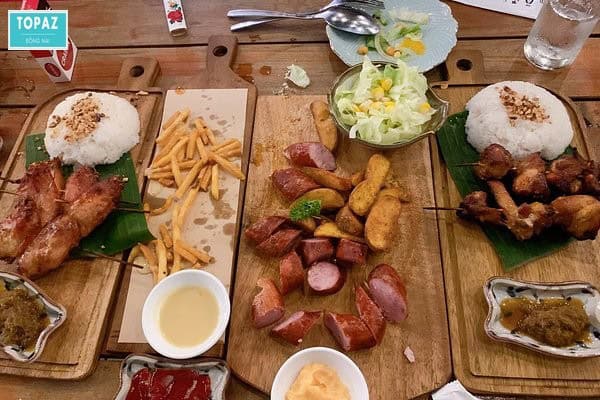 Khu vực ăn uống gần chợ Long Thành