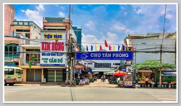 Cổng chính chợ Tân Phong Biên Hòa