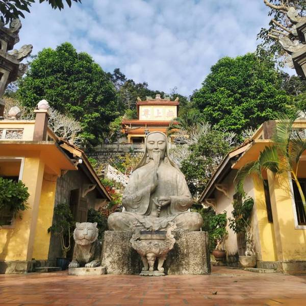 Nhà thờ Tổ chùa núi Tà Cú