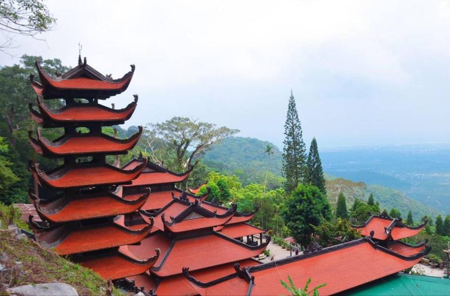 Chùa núi Tà Cú giữa thiên nhiên hùng vĩ