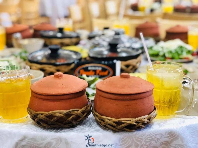 Không gian Cơm Niêu Panda