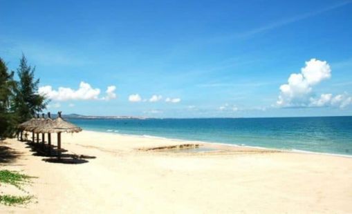 Biển xanh cát trắng tại Công viên Đồi Dương Phan Thiết