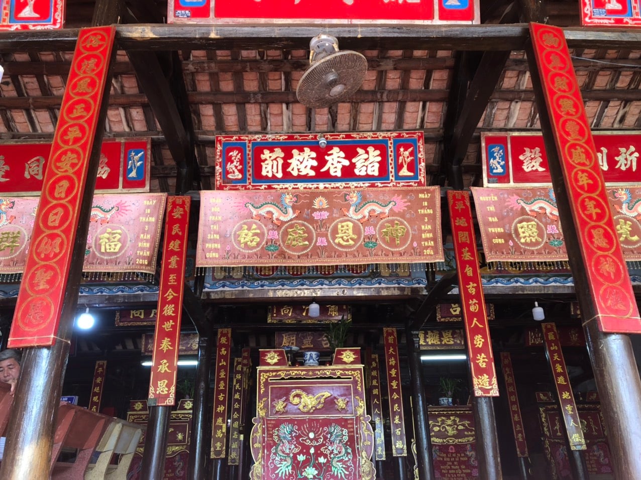 Không gian bên trong đình Bình An cổ thạch