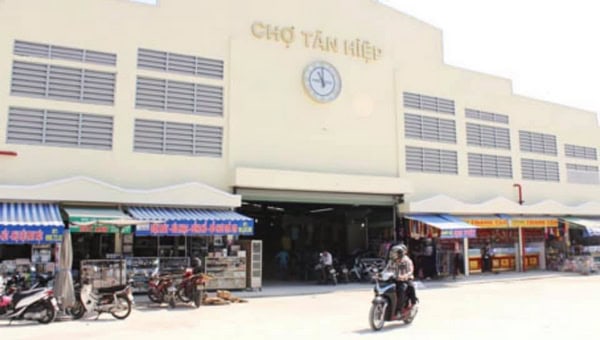 Cổng chính chợ Tân Hiệp Biên Hòa