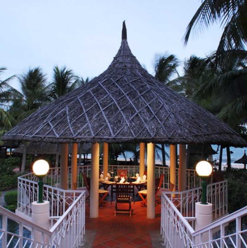 Quầy bar ven biển Saigon Mui Ne Resort